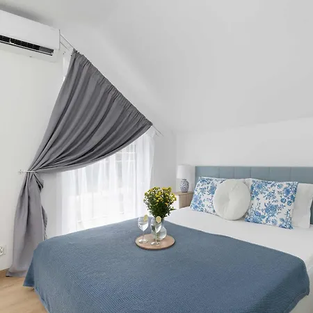 Parzybutowka Nowoczesny Dom Z Tarasem I Klimatyzacja By Renters ニエホジェ