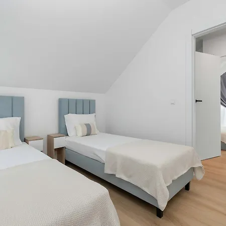 Parzybutowka Nowoczesny Dom Z Tarasem I Klimatyzacja By Renters ニエホジェ