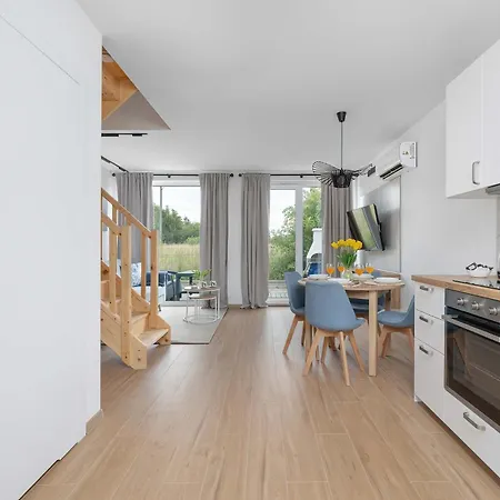 別荘 Parzybutowka Nowoczesny Dom Z Tarasem I Klimatyzacja By Renters ニエホジェ