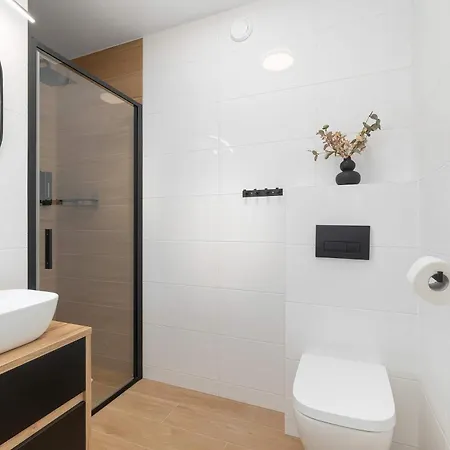 Parzybutowka Nowoczesny Dom Z Tarasem I Klimatyzacja By Renters ニエホジェ