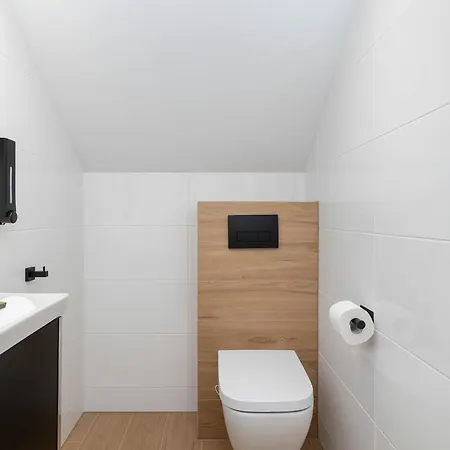 Parzybutowka Nowoczesny Dom Z Tarasem I Klimatyzacja By Renters ニエホジェ